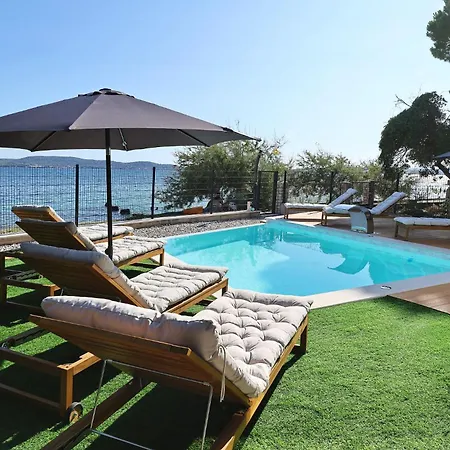 别墅 Beachfront Almare Retreat Sukošan