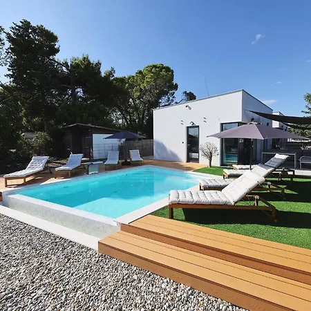 Beachfront Almare Retreat *