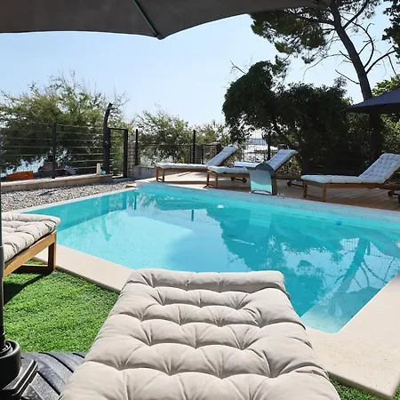 Beachfront Almare Retreat Sukošan