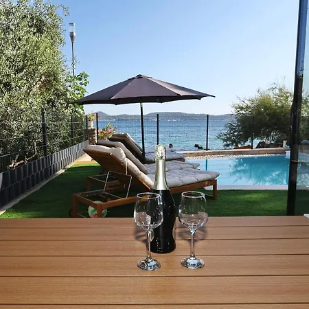 Beachfront Almare Retreat * Sukošan