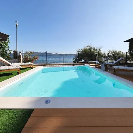 Beachfront Almare Retreat 别墅 Sukošan