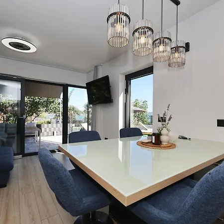 Beachfront Almare Retreat *