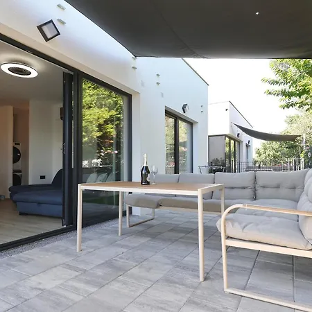 别墅 Beachfront Almare Retreat *