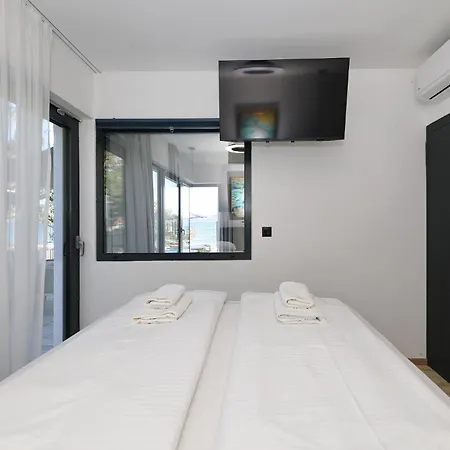 Beachfront Almare Retreat Sukošan
