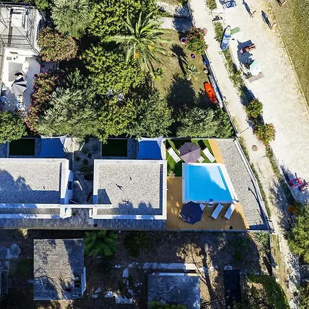 Beachfront Almare Retreat 别墅 *